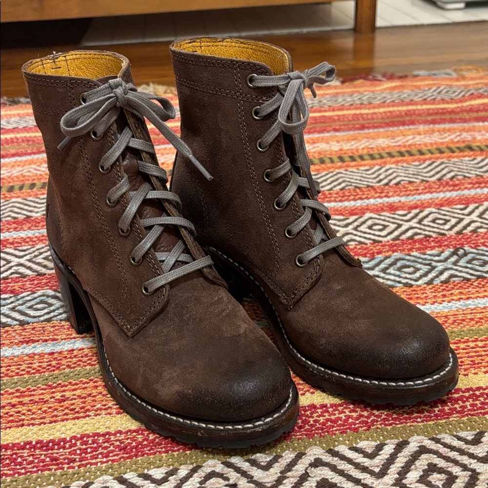 Frye Sabrina Brown Lace Up Boots size 6.5